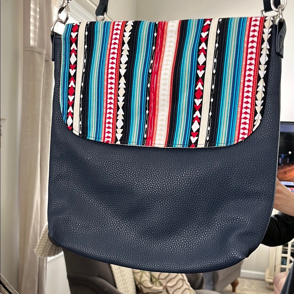 Thirty-One- Stylish Multicolor Shoulder Bag w/ 3 interchangeable flaps!